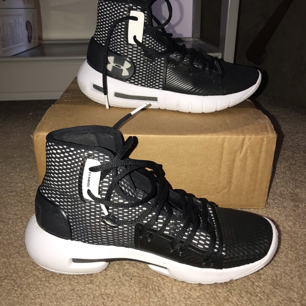 Under Armor Size 7 Mens shoes